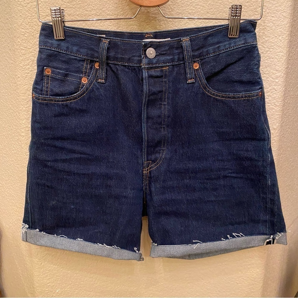 LEVI’S Premium Women Dark Blue Ribcage Straight Denim Shorts Size 26